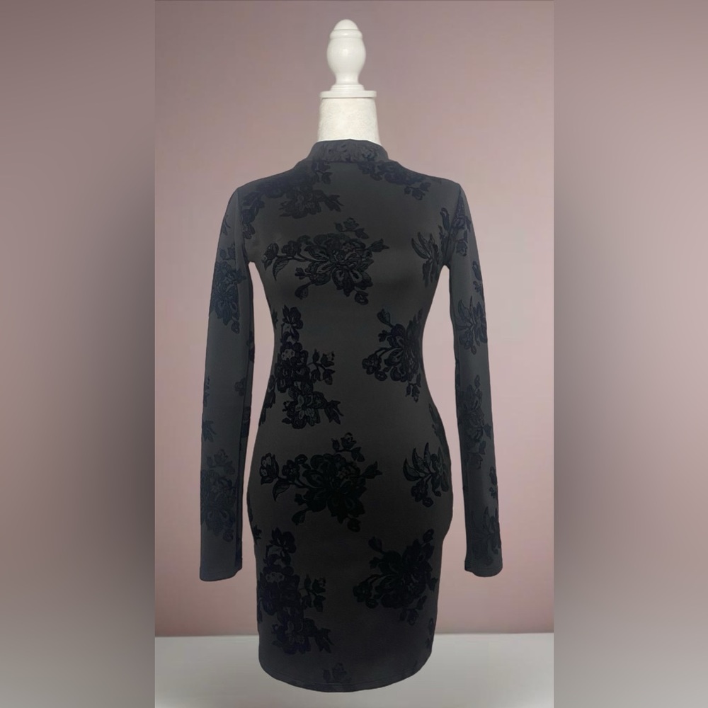 ~Flower of the Deep Black~ Bodycon Dress – Embrace Elegance with Every Curve”